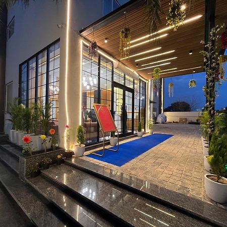 Hotel Three Seasons Vrindavan Exterior photo