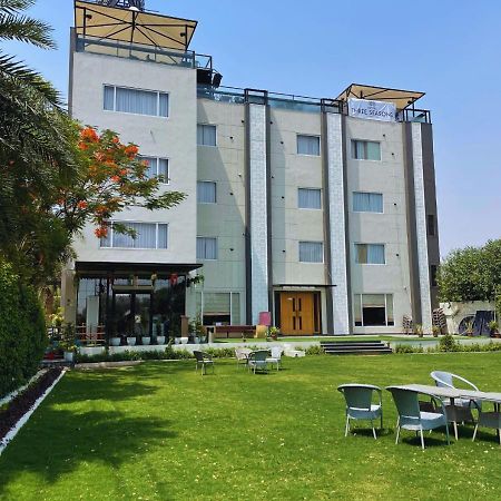 Hotel Three Seasons Vrindavan Exterior photo