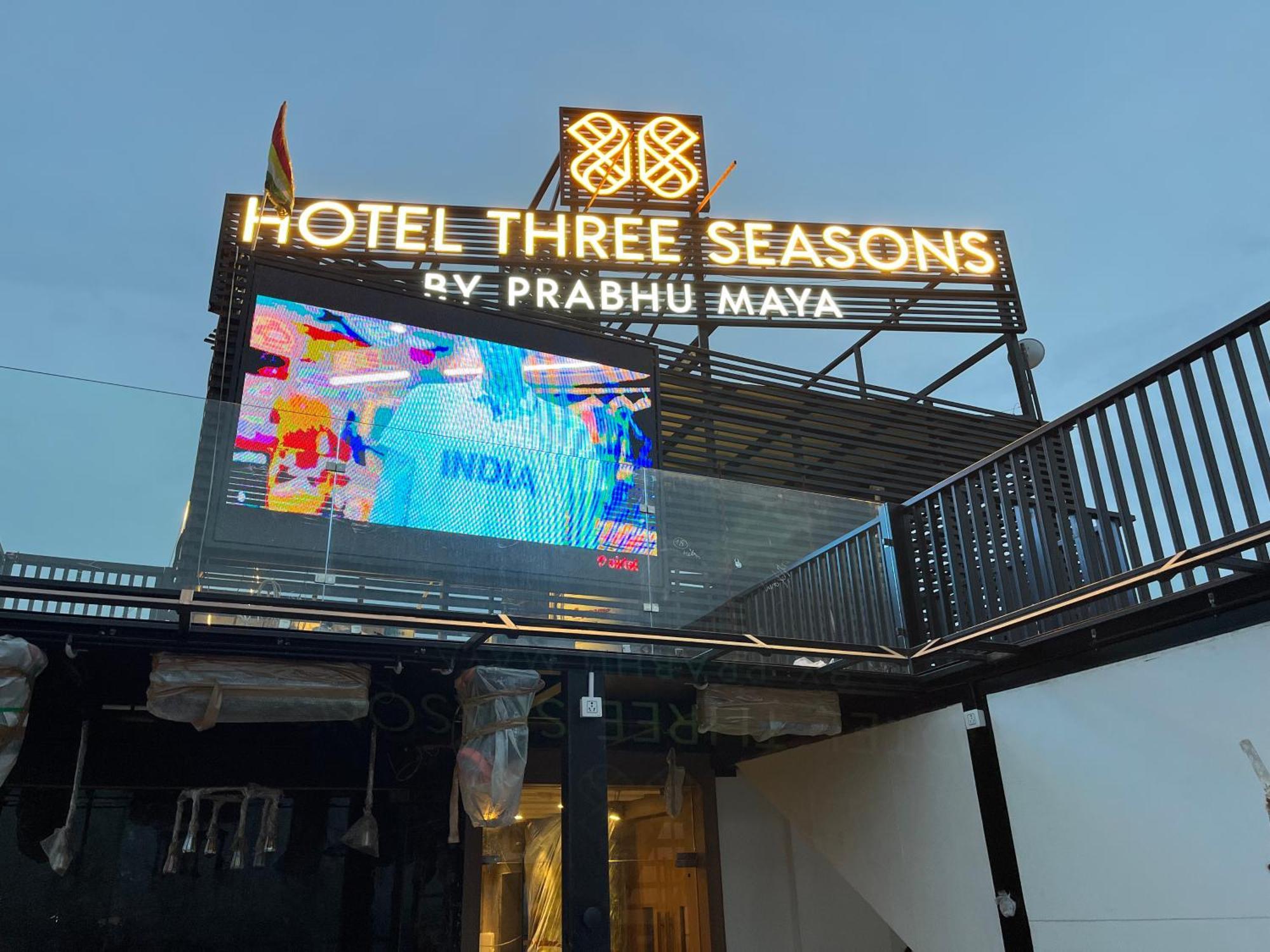Hotel Three Seasons Vrindavan Exterior photo