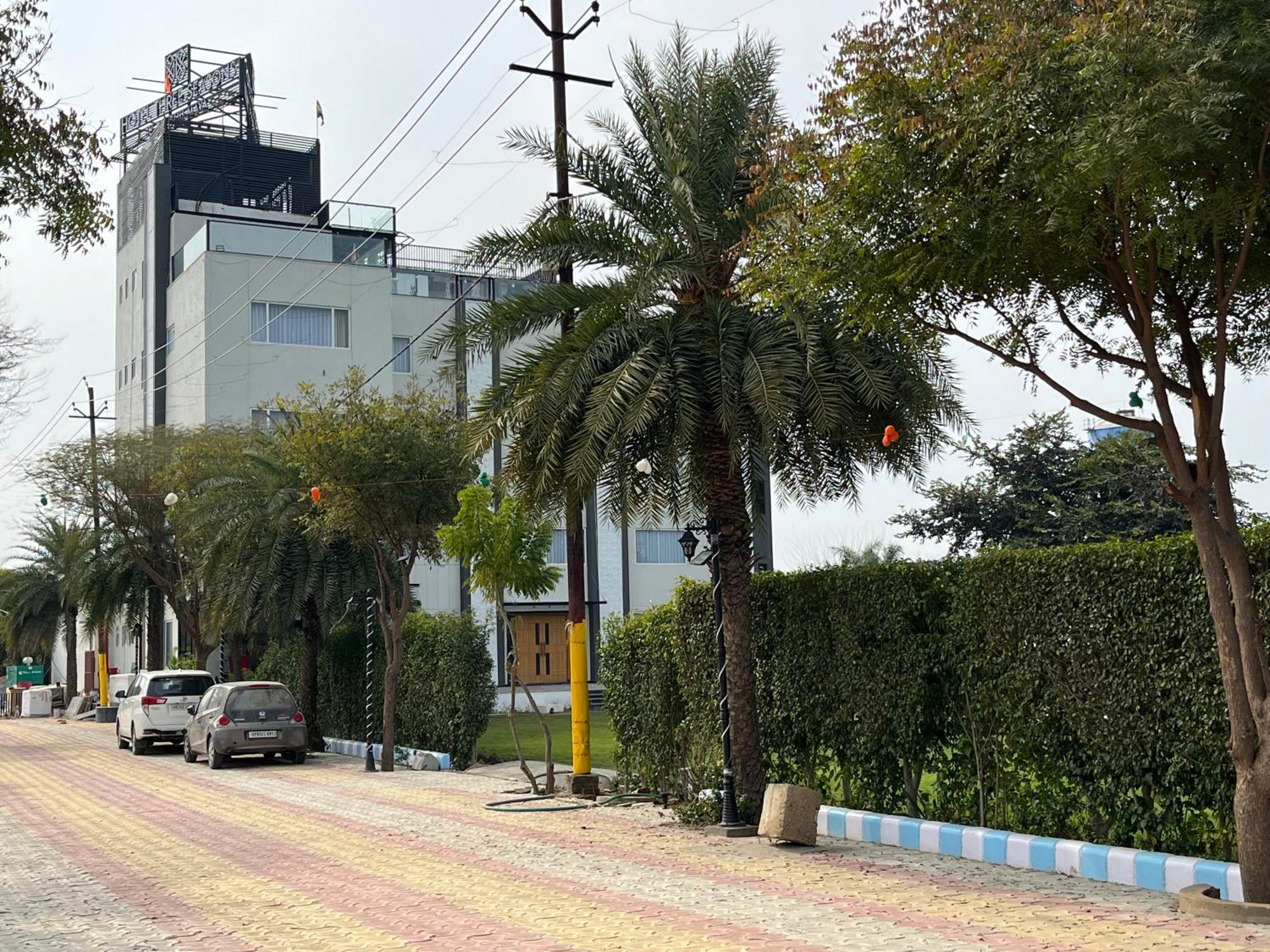 Hotel Three Seasons Vrindavan Exterior photo