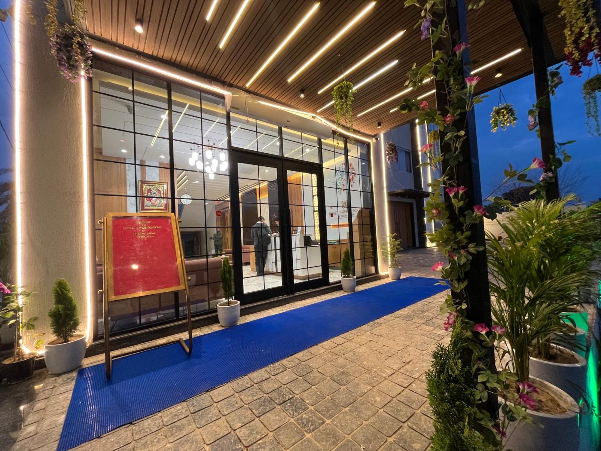 Hotel Three Seasons Vrindavan Exterior photo
