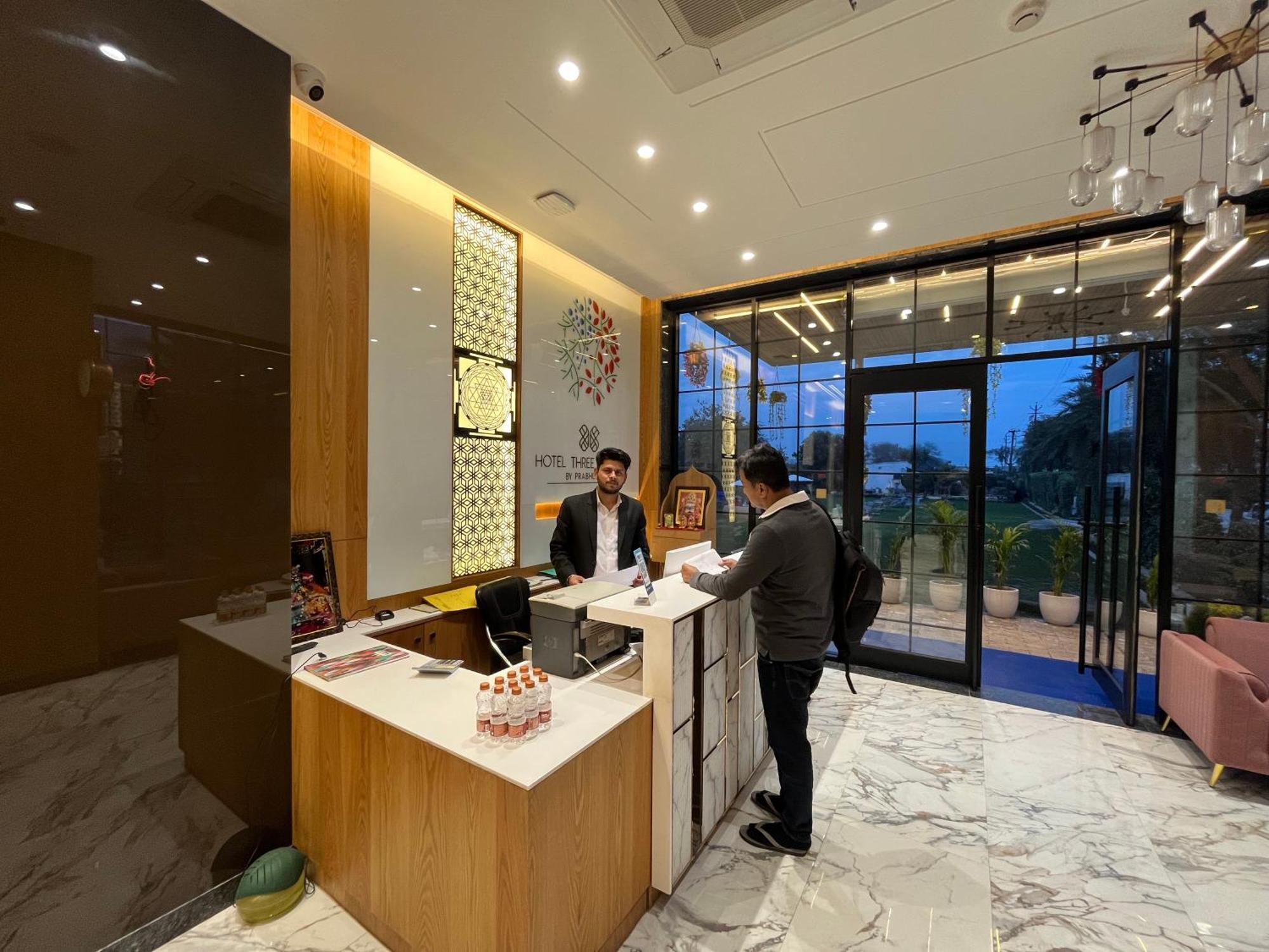 Hotel Three Seasons Vrindavan Exterior photo