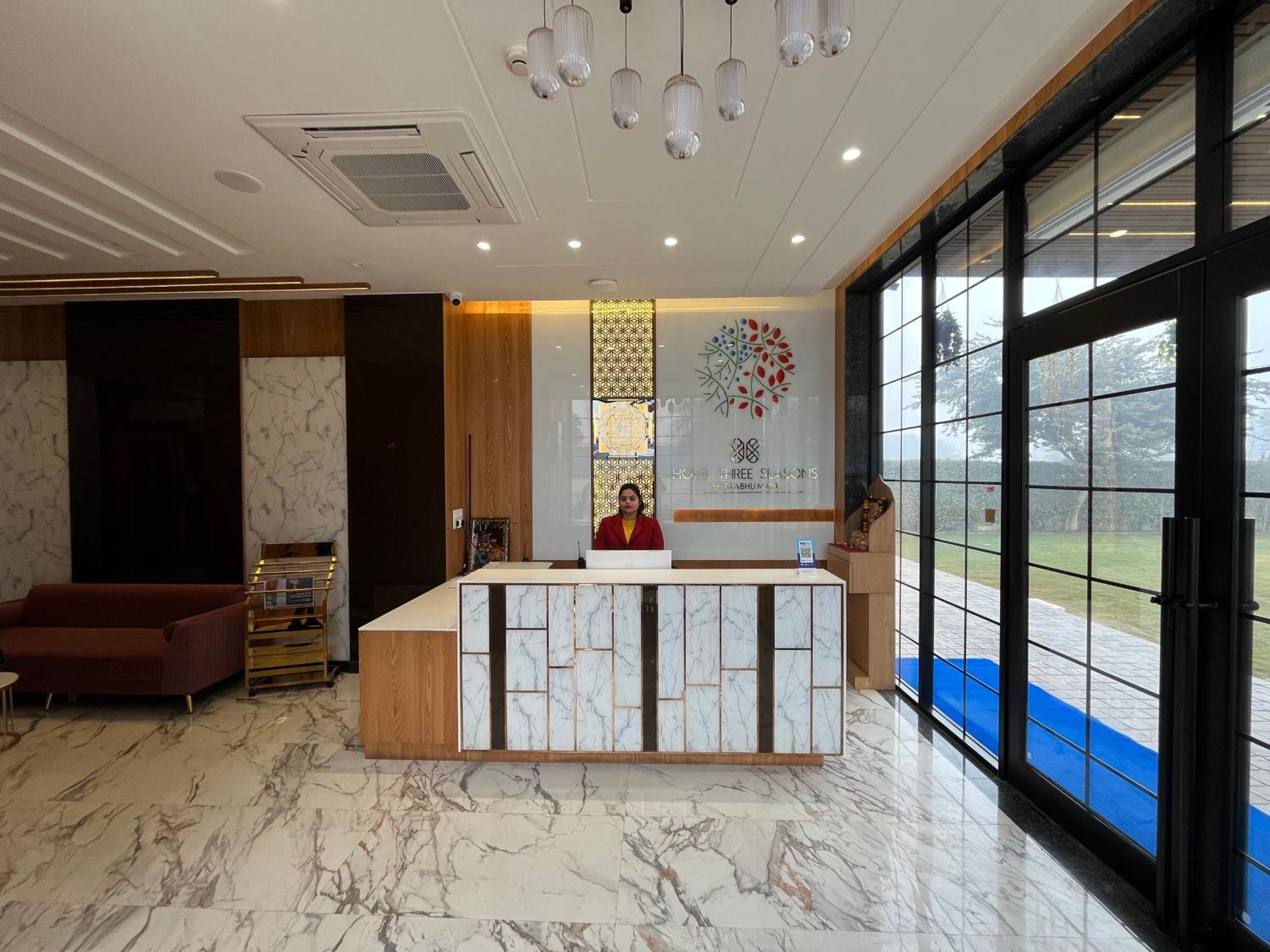 Hotel Three Seasons Vrindavan Exterior photo