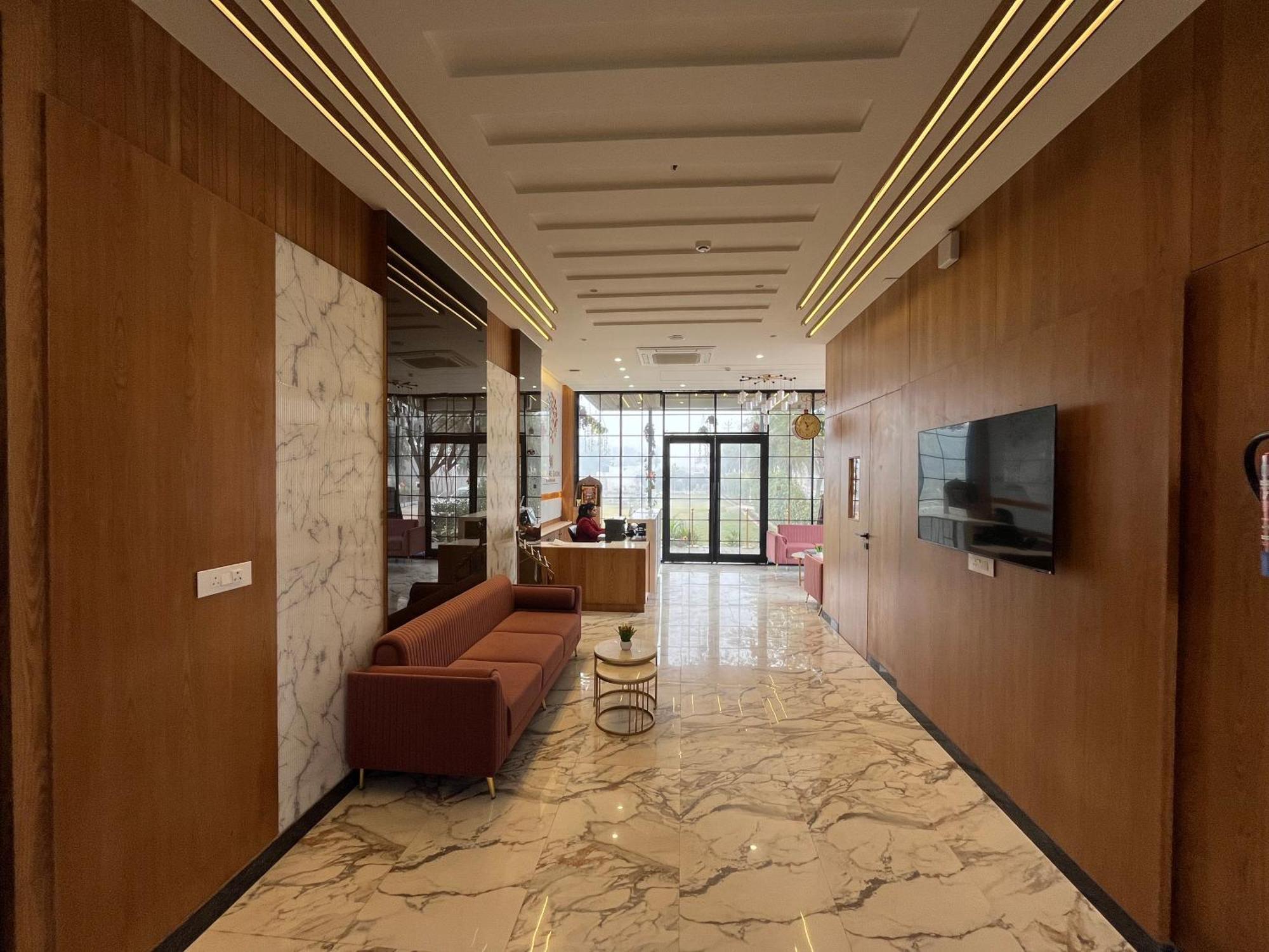 Hotel Three Seasons Vrindavan Exterior photo