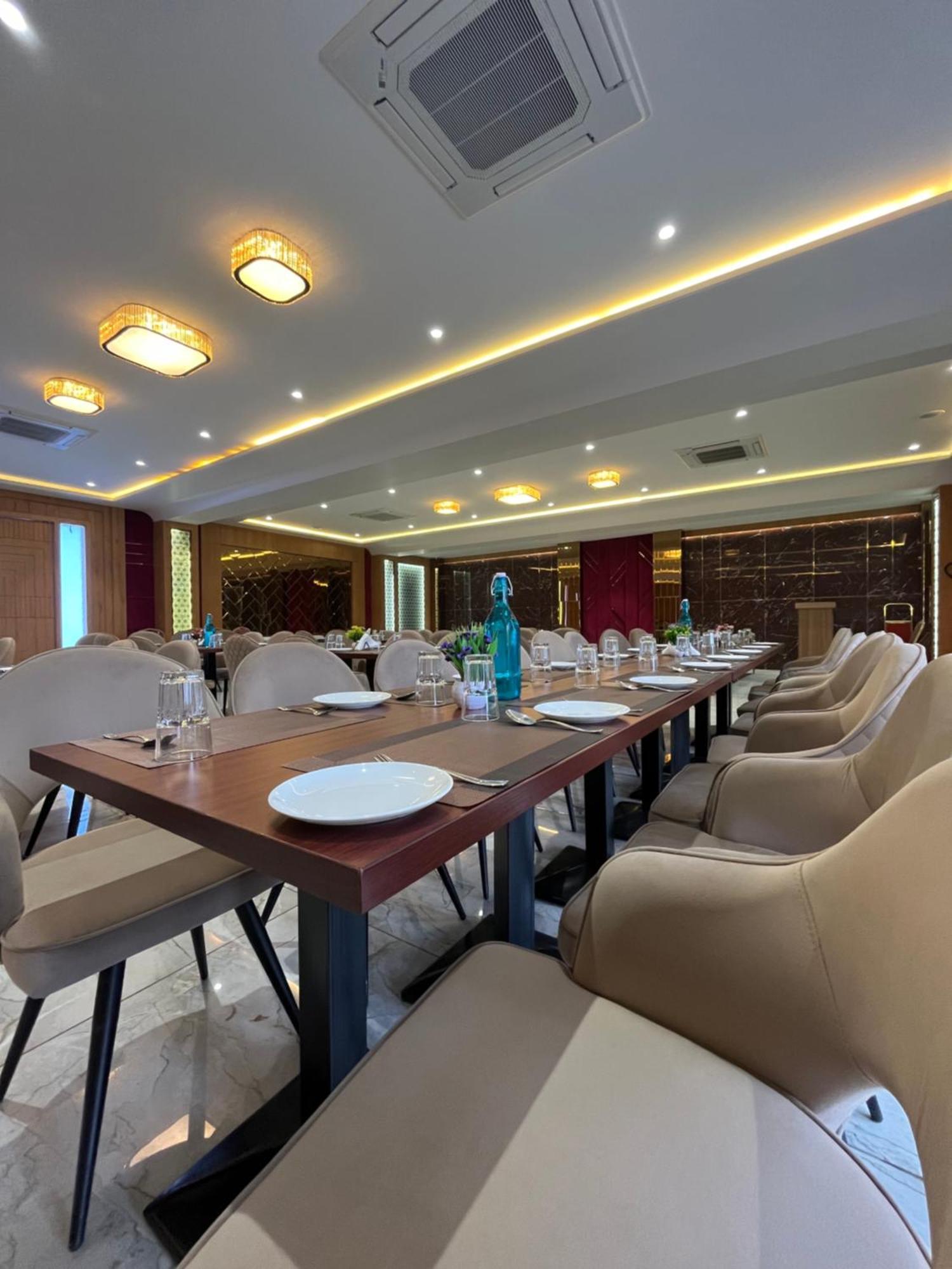 Hotel Three Seasons Vrindavan Exterior photo
