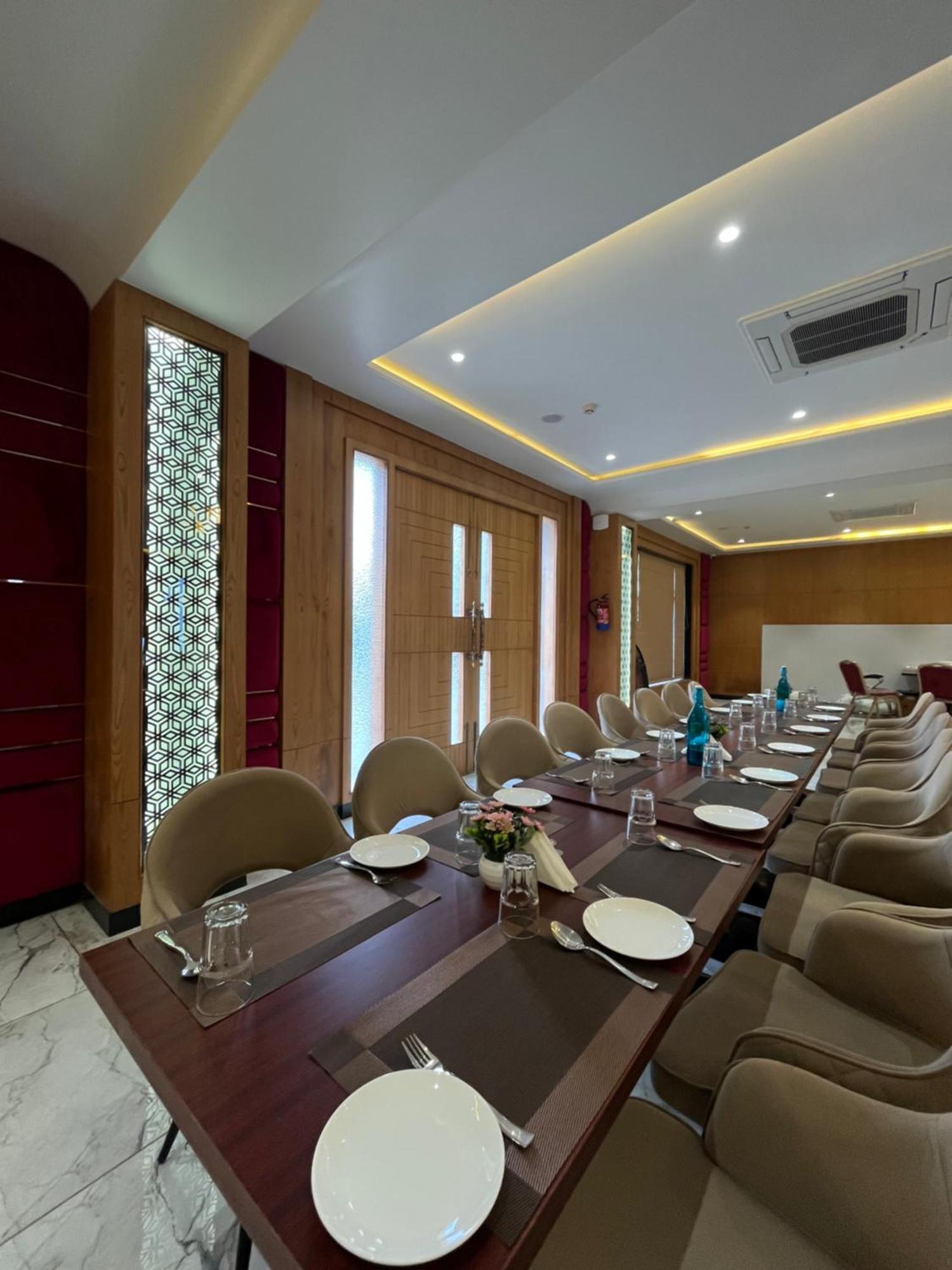 Hotel Three Seasons Vrindavan Exterior photo