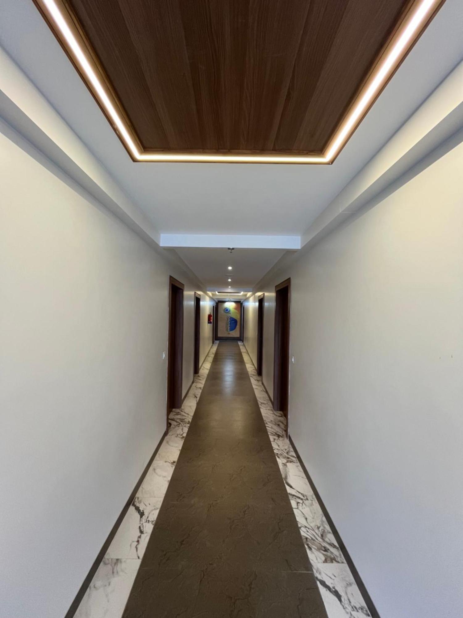 Hotel Three Seasons Vrindavan Exterior photo