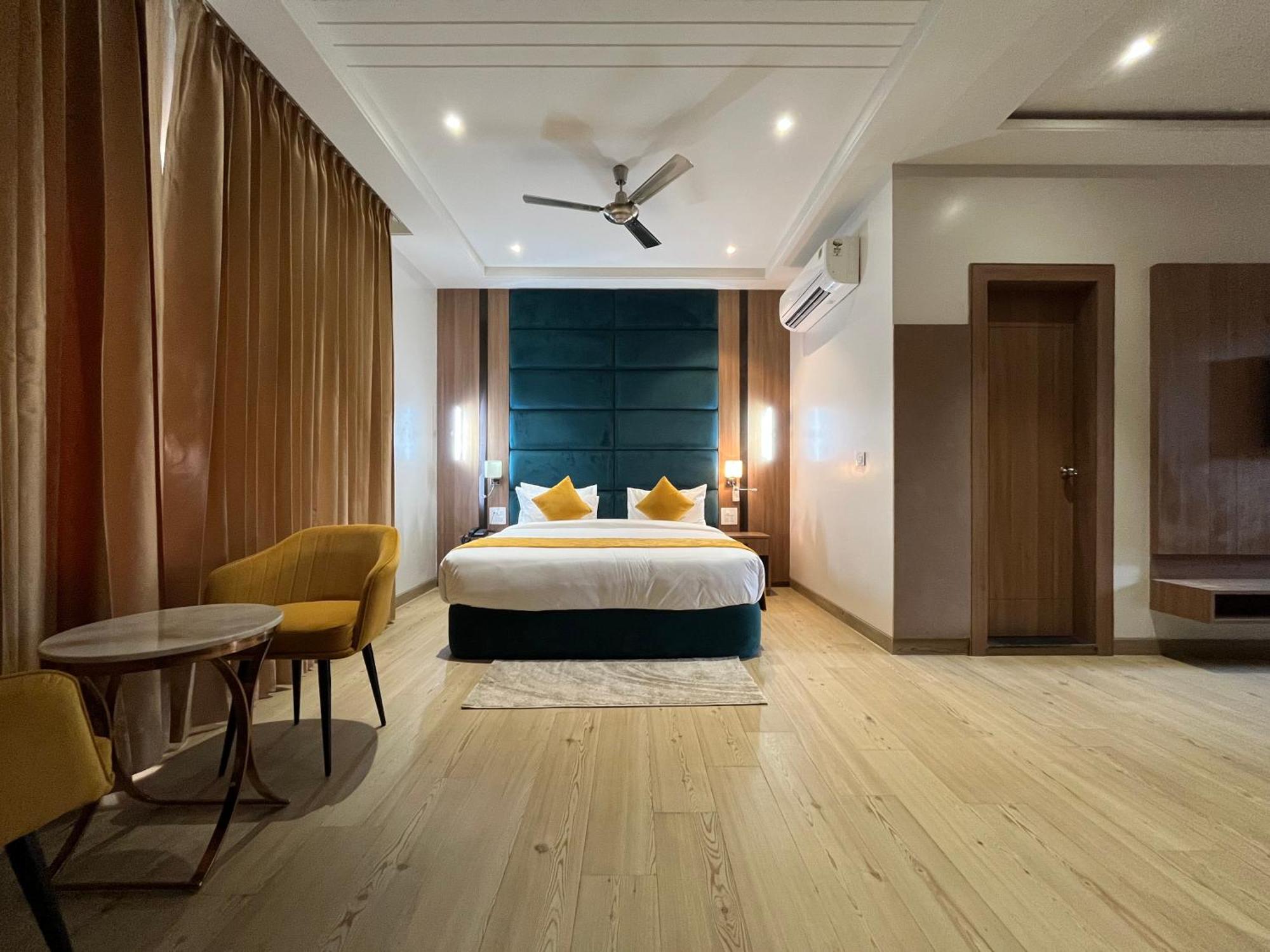 Hotel Three Seasons Vrindavan Exterior photo