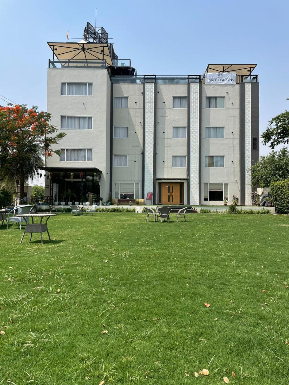 Hotel Three Seasons Vrindavan Exterior photo