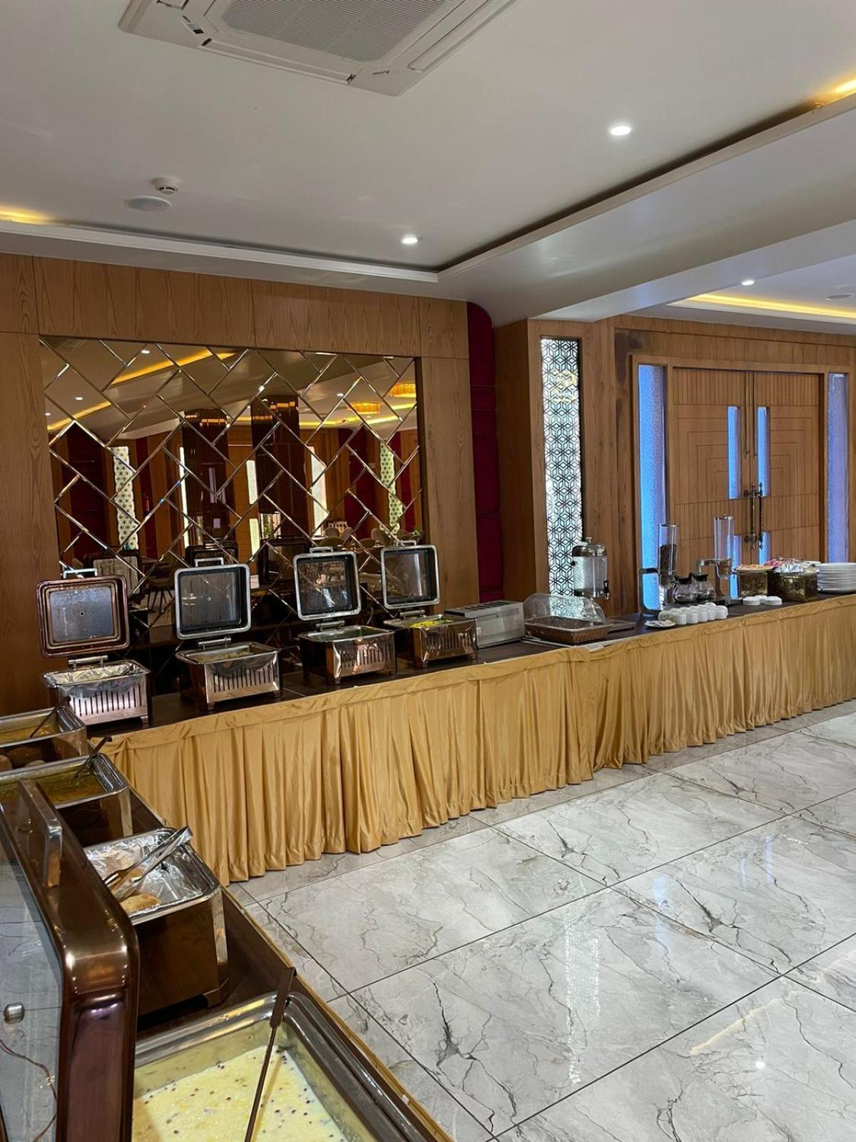 Hotel Three Seasons Vrindavan Exterior photo