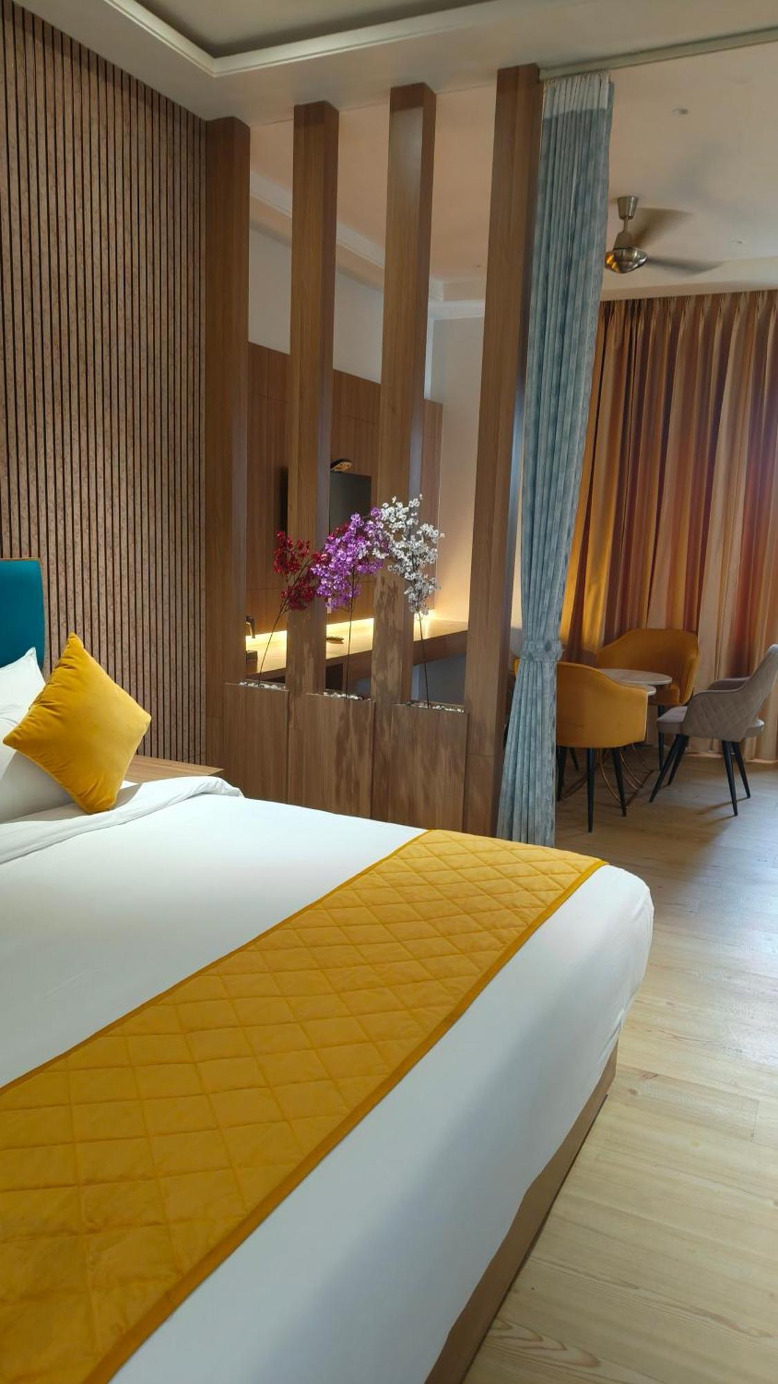 Hotel Three Seasons Vrindavan Exterior photo