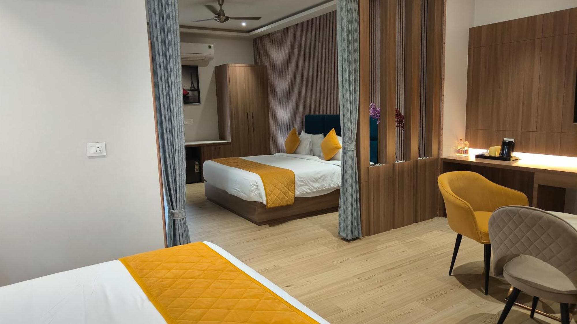 Hotel Three Seasons Vrindavan Exterior photo