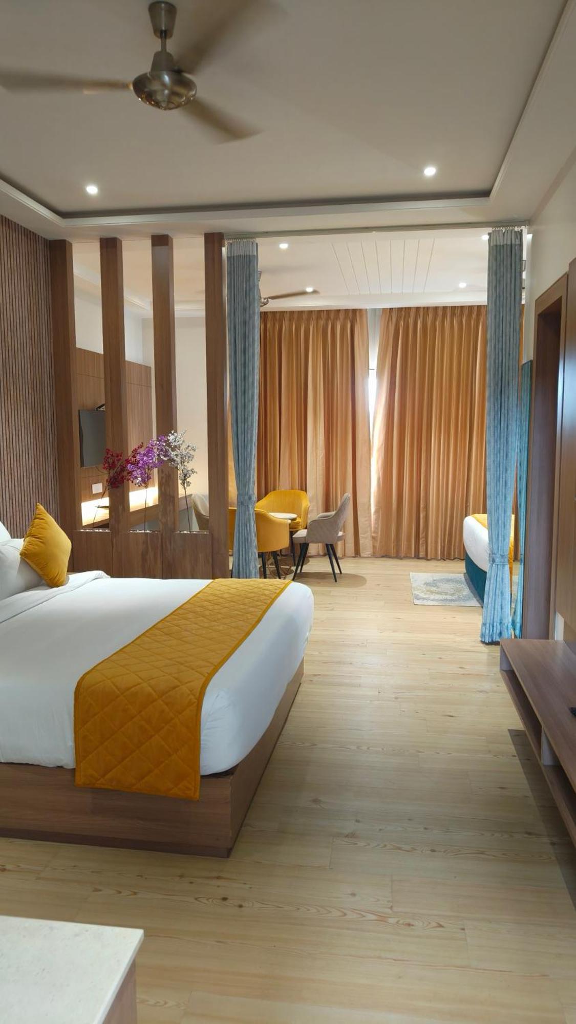 Hotel Three Seasons Vrindavan Exterior photo