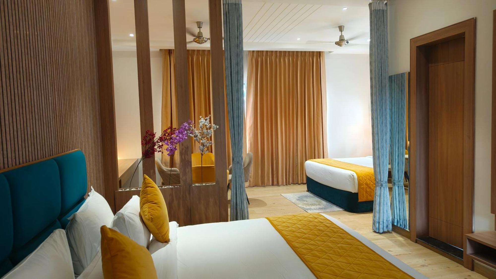 Hotel Three Seasons Vrindavan Exterior photo