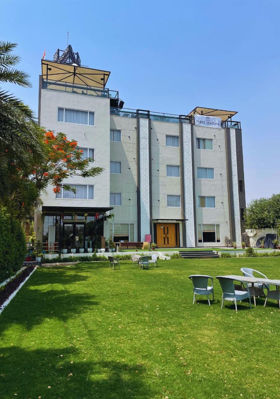 Hotel Three Seasons Vrindavan Exterior photo